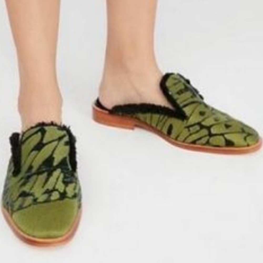 Free People Women Size 9 Butterfly Effect Green Mule Slip On Faux Fur 39 - Picture 7 of 8